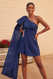 Vestido de Homecoming Azul Escuro A-Line A-Line de Um Ombro com Capa Lateral