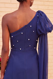Vestido de Homecoming Azul Escuro A-Line A-Line de Um Ombro com Capa Lateral