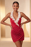 Vestido de regresso a casa, bodycon vermelho, franzido e folhos com purinas, com decote e renda nas costas