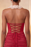 Vestido de regresso a casa, bodycon vermelho, franzido e folhos com purinas, com decote e renda nas costas