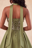 Vestido de Finalistas Florais com Misangas em Linha Azeitona e Renda nas Costas