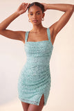 Bodycon azul celeste com decote quadrado com lantejoulas, renda apanhada nas costas com fenda
