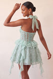 Vestido de regresso a casa, corset transparente verde menta com decote halter, floral e folhos e renda nas costas
