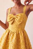 Vestido de Finalistas Amarelo Jacquard Amarelo Floral Rendado Atrás com Laço