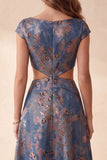 Jacquard floral azul-marinho com decote bateau com decote bato, vestido formal comprido com mangas curtas
