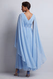 Vestido Midi Midi Mãe da Noiva Mãe da Noiva em chiffon azul celeste com mangas cape