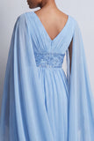 Vestido Midi Midi Mãe da Noiva Mãe da Noiva em chiffon azul celeste com mangas cape