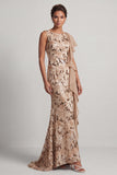 Vestido longo de mãe da noiva com decote batente em forma de sereia champanhe com lantejoulas