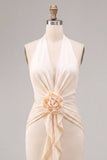Vestido Midi de Sireia em Chiffon, Alperce de Damasco, Decote Halter, Franzido com Folhos e Flor 3D