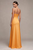 Vestido Maxi de Cetim Amarelo Claro com Alças Fingete Franzidas em Cetim Amarelo Claro com Abertura