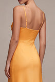 Vestido Maxi de Cetim Amarelo Claro com Alças Fingete Franzidas em Cetim Amarelo Claro com Abertura