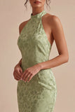Vestido Midi Floral de Sereia, decote halter verde claro e estampado