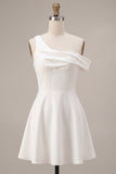 Vestido Branco Pequeno de Um Ombro em Linha A