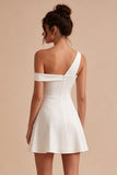 Vestido Branco Pequeno de Um Ombro em Linha A