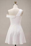 Vestido Branco Pequeno de Um Ombro em Linha A
