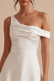 Vestido Branco Pequeno de Um Ombro em Linha A