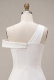 Vestido Branco Pequeno de Um Ombro em Linha A