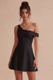 Vestido Branco Pequeno de Um Ombro em Linha A