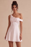 Vestido Branco Pequeno de Um Ombro em Linha A