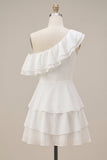 Vestidinho branco de um ombro em chiffon, com folhos e folhos