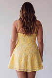 Vestido curto de regresso a casa A-Line amarelo com missangas com alças finas, pérola floral