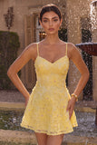 Vestido curto de regresso a casa A-Line amarelo com missangas com alças finas, pérola floral
