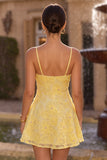 Vestido curto de regresso a casa A-Line amarelo com missangas com alças finas, pérola floral