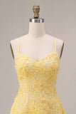 Vestido curto de regresso a casa A-Line amarelo com missangas com alças finas, pérola floral