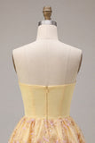 Vestido de Finalista Amarelo Claro A-Line, Floral Sem Alças, Bordado