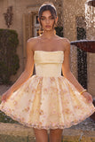 Vestido de Finalista Amarelo Claro A-Line, Floral Sem Alças, Bordado