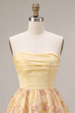 Vestido de Finalista Amarelo Claro A-Line, Floral Sem Alças, Bordado