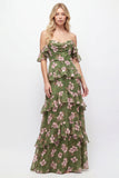 Vestido comprido de dama de honor com flor verde em chiffon, com folhos e linhas verdes, ombros descobertos