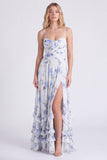 Vestido de dama de honor azul claro com alças finas florais de chiffon com folhos e abertura