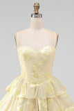 Vestido Curto de Regresso a Casa Daffodil A-Line A-Line com Folhos e Bordados Florais