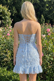 Vestido de Homecoming Bodycon Azul-Claro, Sem Alças, com Bordas Florais e Missangas, Bodycon Azul Claro