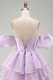 Vestido curto de regresso ao lilás com franzinhos, com folhos e renda no ombro caído