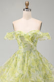 Vestido curto curto de regresso a casa, amarelo verde verde com ombros descobertos e folhos