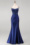 Vestido longo de baile com bordado floral azul-marinho com bordado floral e sereia franzida