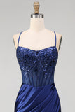 Vestido longo de baile com bordado floral azul-marinho com bordado floral e sereia franzida