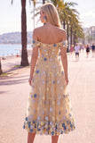 Vestido Midi de Tule A-Line com flores vermelhas e ombros descobertos com apliques