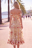 Vestido Midi de Tule A-Line com flores vermelhas e ombros descobertos com apliques