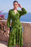 Vestido Midi Floral Midi assimétrico com decote em V em veludo linha A verde e mangas compridas