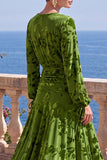 Vestido Midi Floral Midi assimétrico com decote em V em veludo linha A verde e mangas compridas