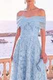 Vestido midi azul midi floral de linha A de ombros descobertos com renda nas costas