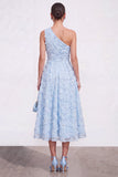 Vestido Midi Azul A-Line de Um Ombro Floral com Missangas