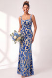 Vestido comprido de dama de honor com decote quadrado de veludo floral e franzido com decote quadrado de sereia