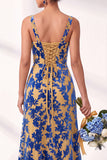 Vestido comprido de dama de honor com decote quadrado de veludo floral e franzido com decote quadrado de sereia