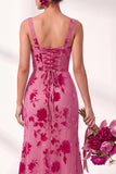 Vestido comprido de dama de honor com decote quadrado de veludo floral e franzido com decote quadrado de sereia
