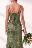 Vestido comprido de dama de honor com decote quadrado de veludo floral e franzido com decote quadrado de sereia