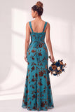 Vestido comprido de dama de honor com decote quadrado de veludo floral e franzido com decote quadrado de sereia